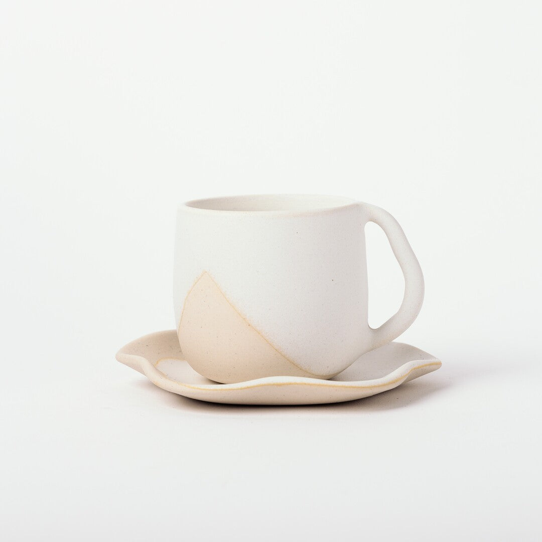 evelin cup in white color size small studio mache