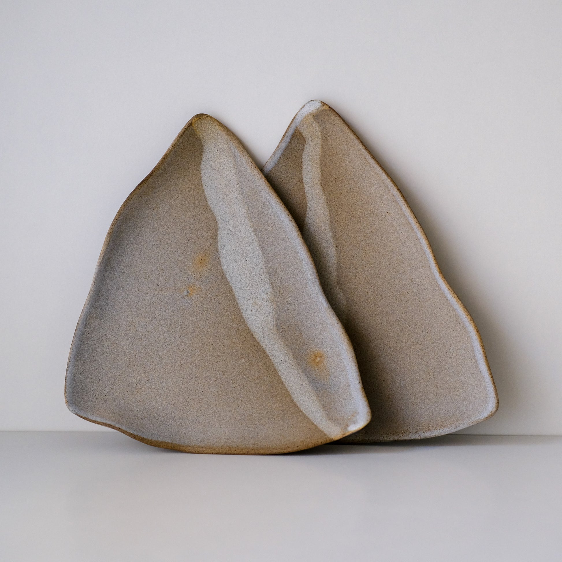 set of two triangular dessert plates made of black stoneware clay and finished with cappuccino colour